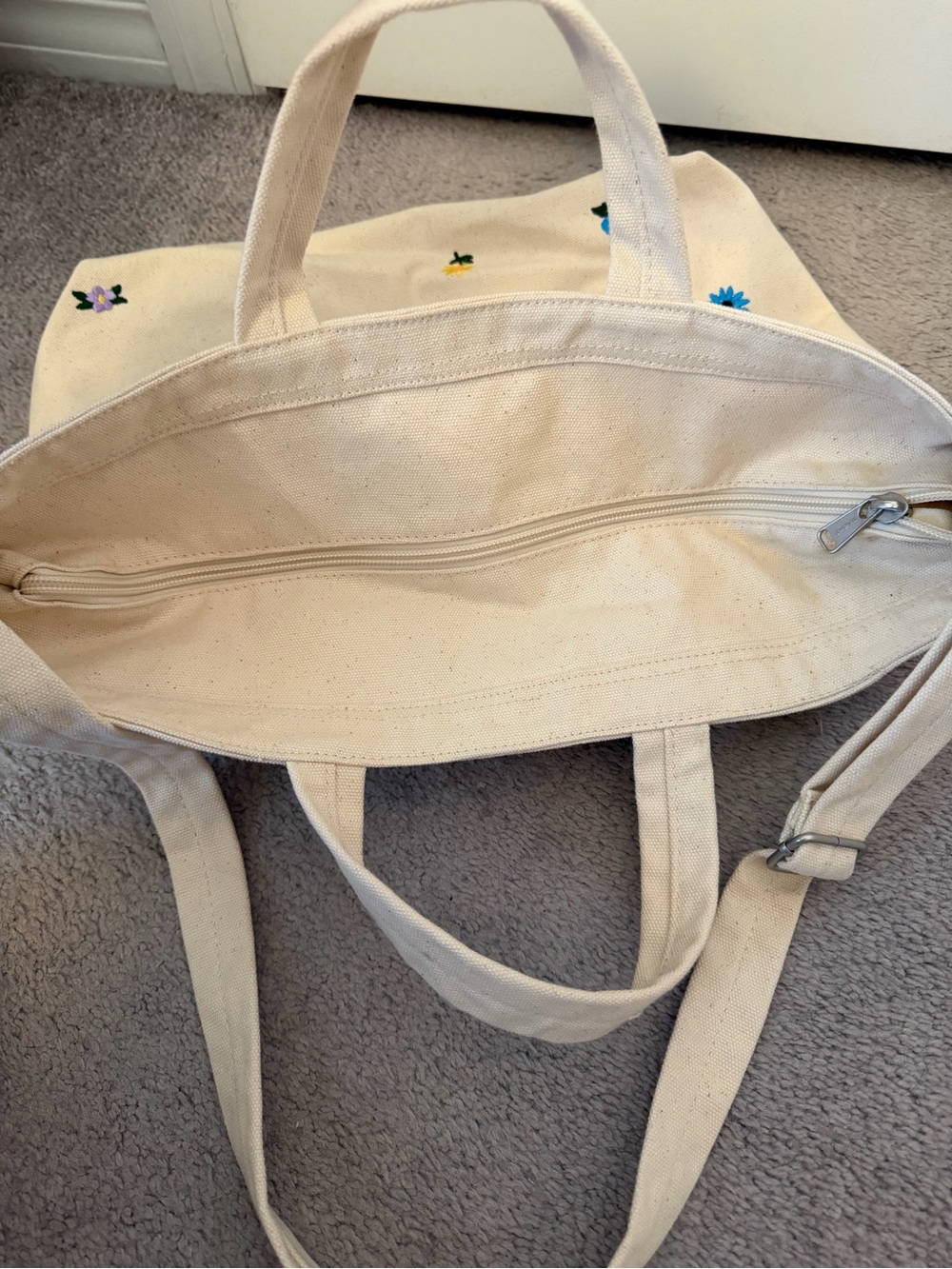 Baggu Horizontal Zip Duck Bag - Embroidered Ditsy Floral - NWOT - Picture 7 of 8